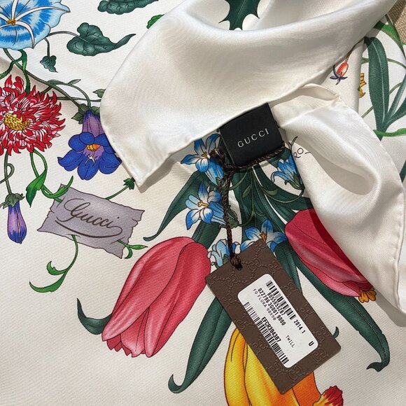New Gucci Scarf Iconic Floral Print White Silk Wrap with Gucci Gift Box - Picture 10 of 14